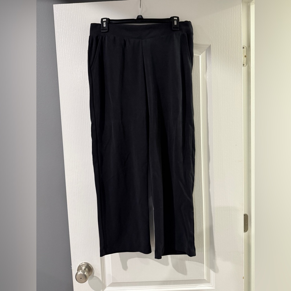 Chico's Black Ankle Cropped Weekends Pants Sz 1 (Med/8)